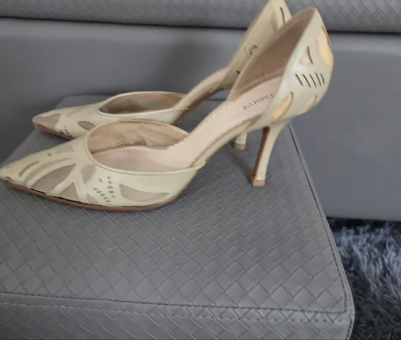 Giorgio Armani Cream Heels with Perforated Design - Picture 6 of 8